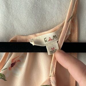 E M size medium daisy 🌼 lined around ribs